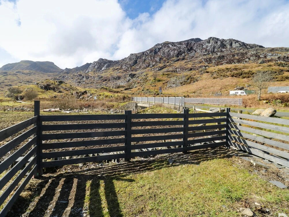 19 Cwmorthin Road