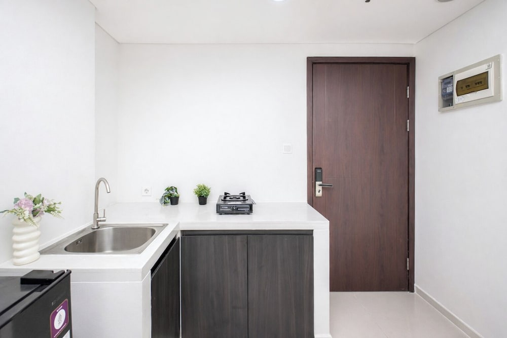Good Design And Restful 1Br At Apartment Daan Mogot City