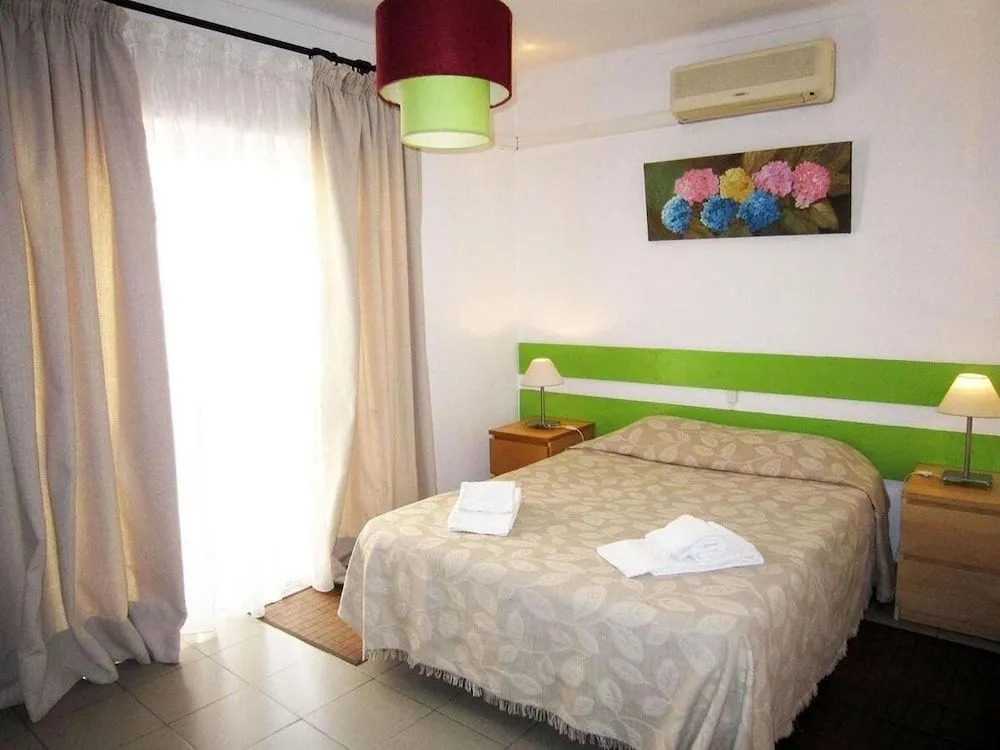 E-Nove Lounge Hostel Caffe