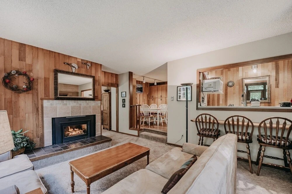 84sw - Sauna - Soaker Tub -  Fireplace - Sleeps 6 2 Bedroom Home by RedAwning