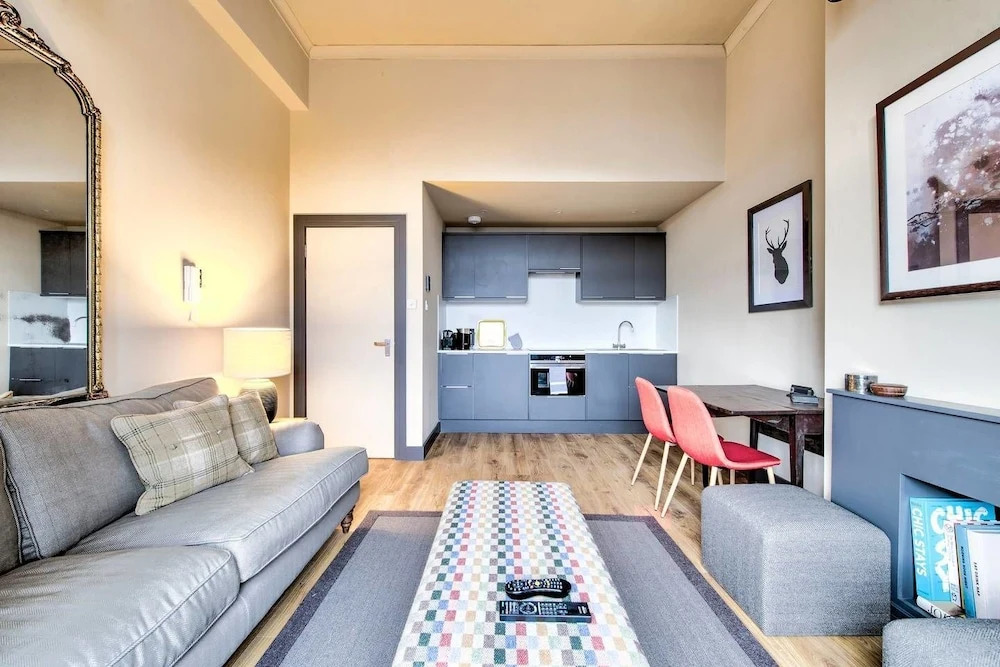 Lothian Road Apt With Castle View & Elevator