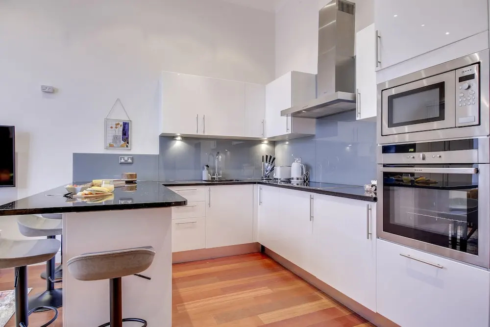 The Lexham Gardens Escape - Central 2BDR with Balcony