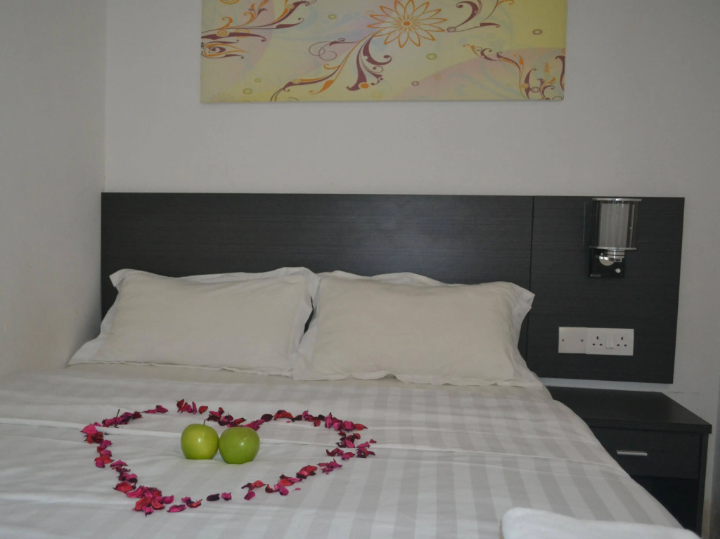 Apple 1 Hotel Gurney