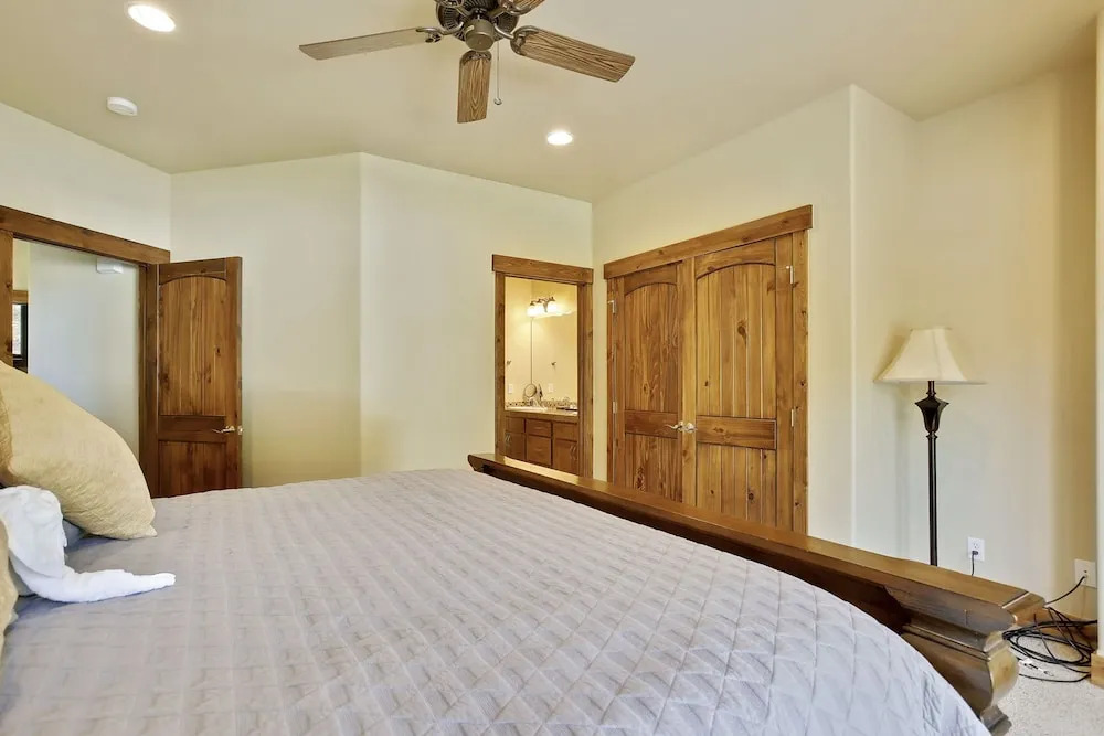 Slopeside Mountain Time Luxury Chalet by Winter Park Escapes