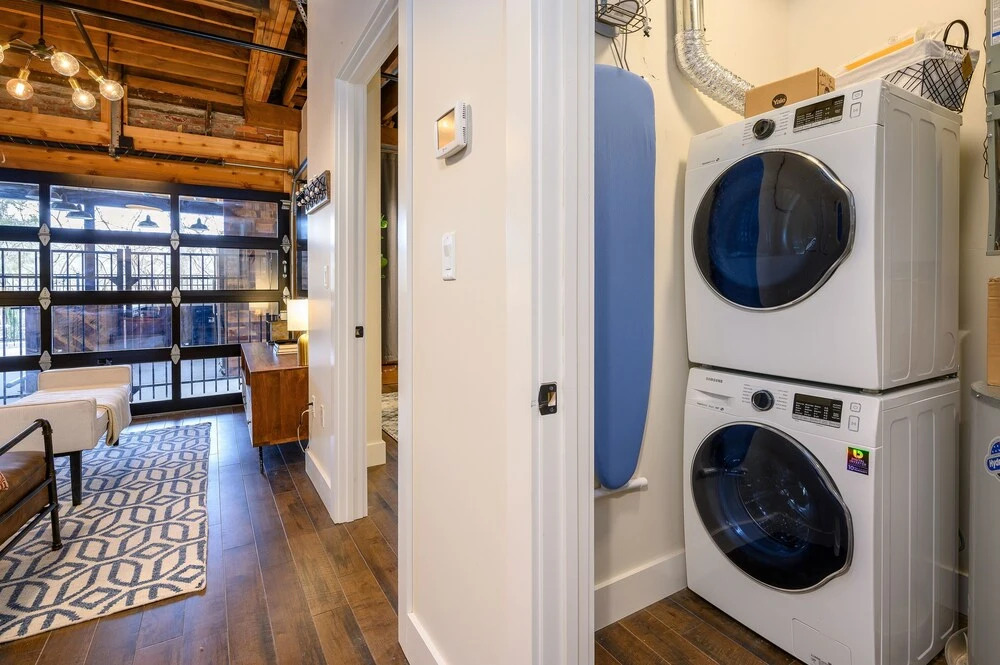 New Listing! Chic W/ Pool & Rooftop Deck 1 Bedroom Condo