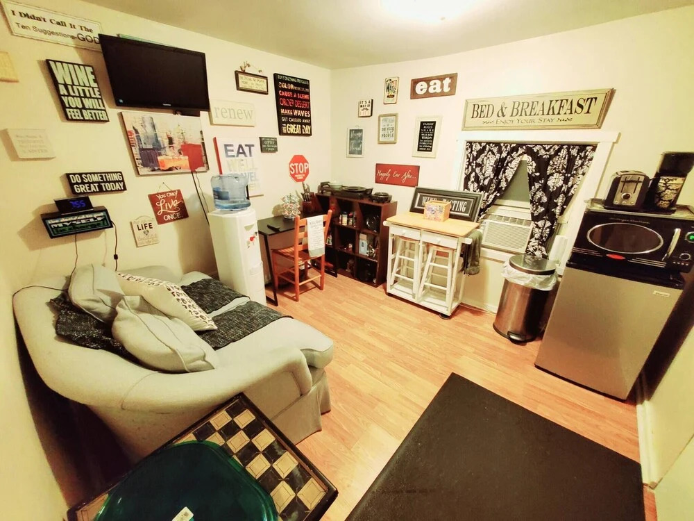 Black-white Rm By Yale U