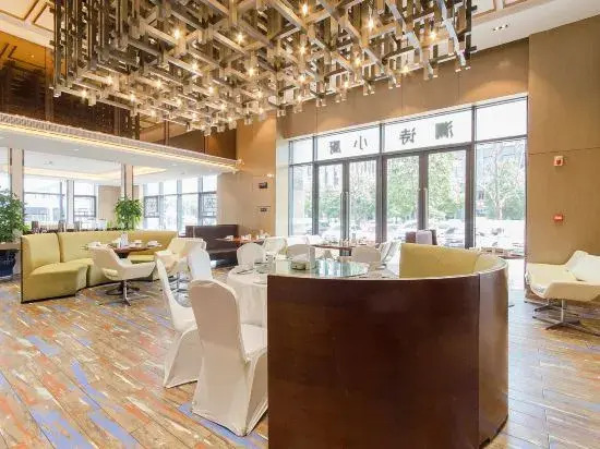 Lens International Hotel