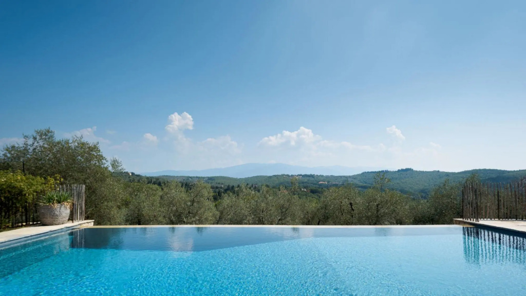 Luxury villa just 14 km from Florence. Sleeps 16 with hydromassage, sauna & gym!-Villa Il Forte