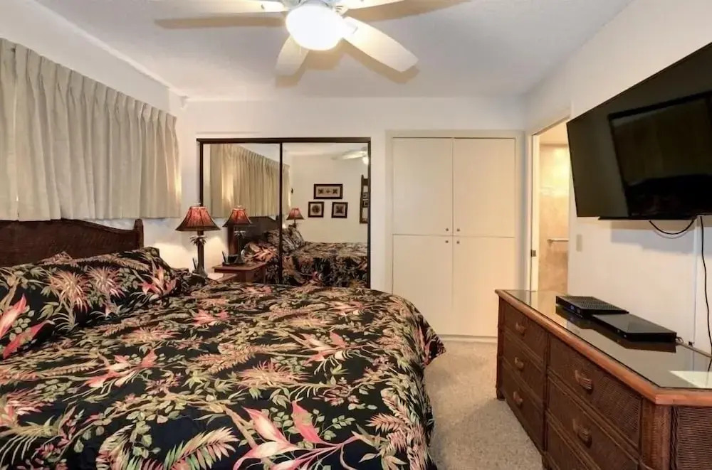 Kihei Beach, #203 1 Bedroom Condo by RedAwning