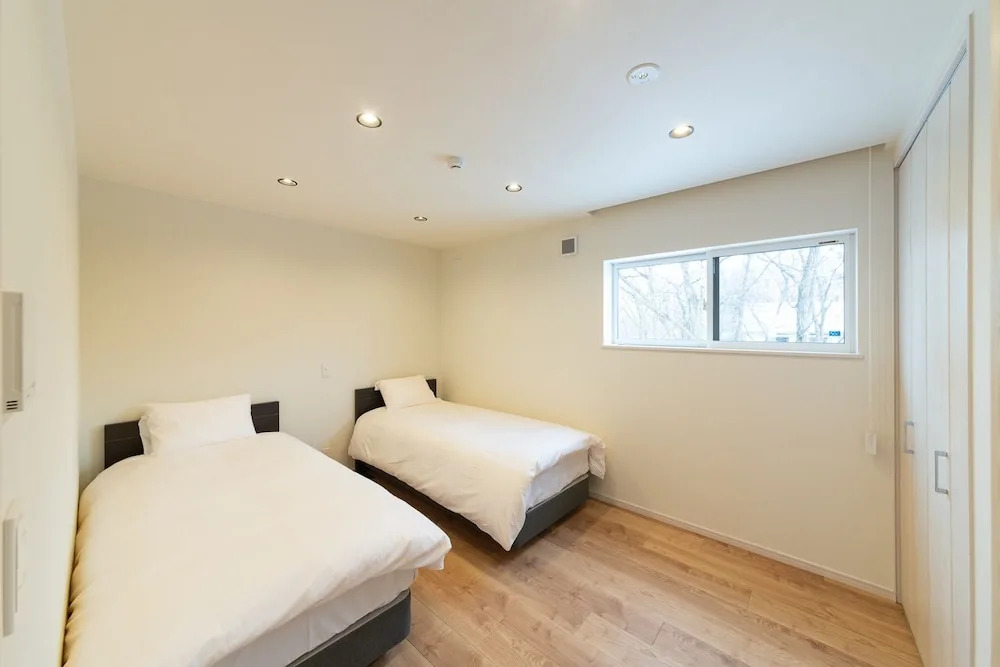 Black Crane Chalet by Hakuba White Fox Company