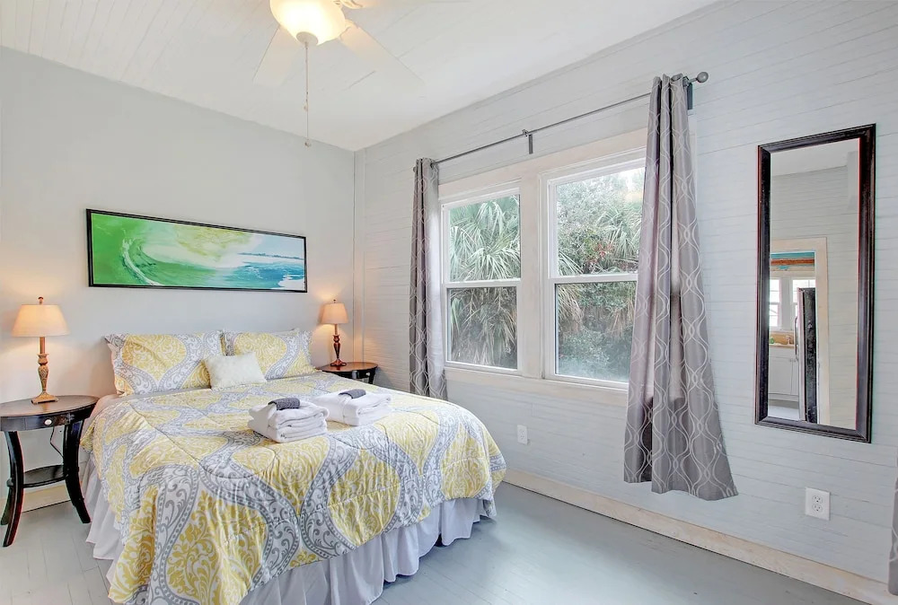 New Listing! Boogie Down & Surfs Up: 2-unit 4 Bedroom Duplex