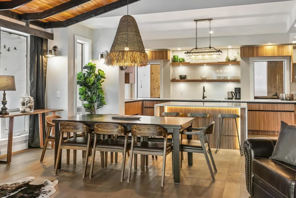 Chalet Monashee - Brand New High-End Property with Amazing Views