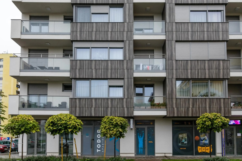 TODOR APARTMENTS Center