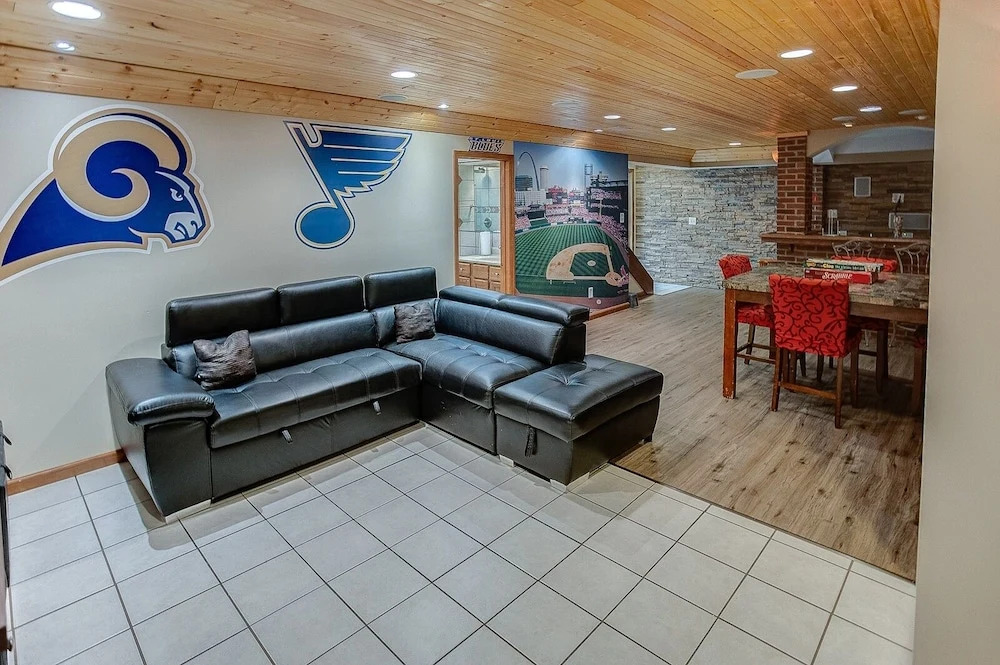 Spacious Tranquility With Private Pool 4 Bedroom Home by RedAwning