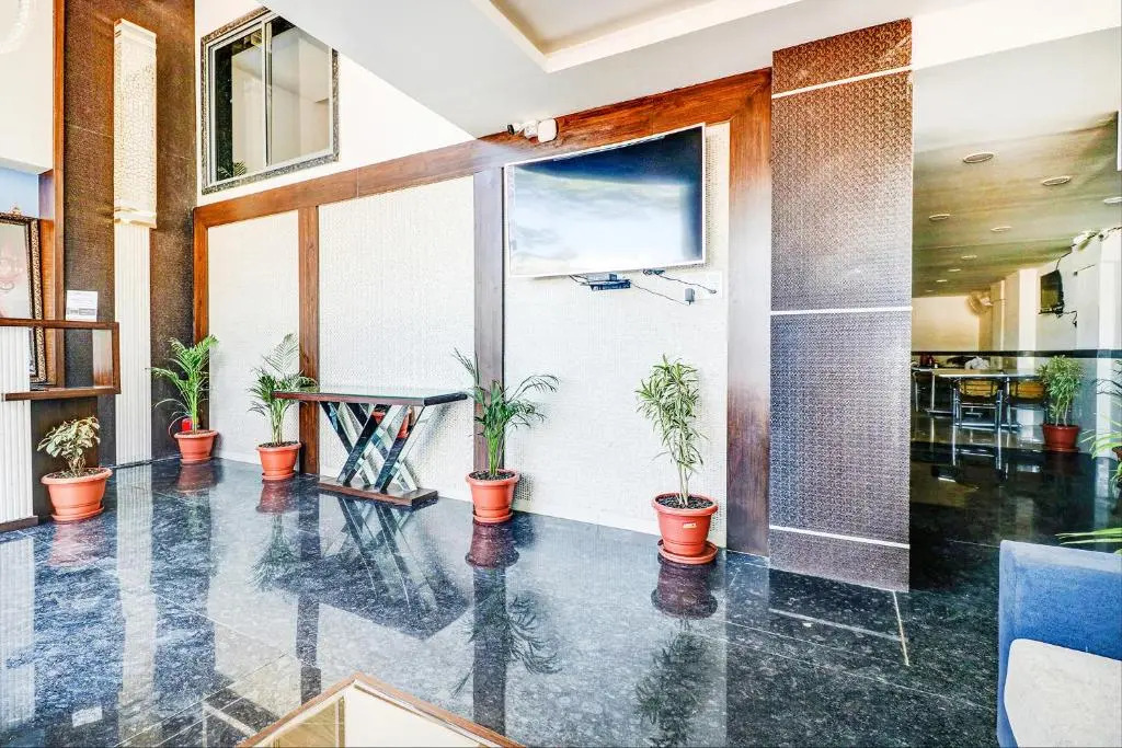 FabHotel Meera Palace