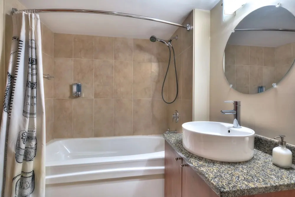 1-Bedroom Convention Center Old Port