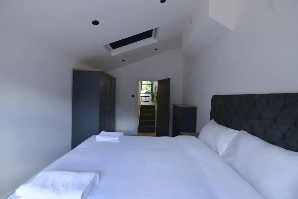 Contemporary 2 Bedroom Apartment on Columbia Road