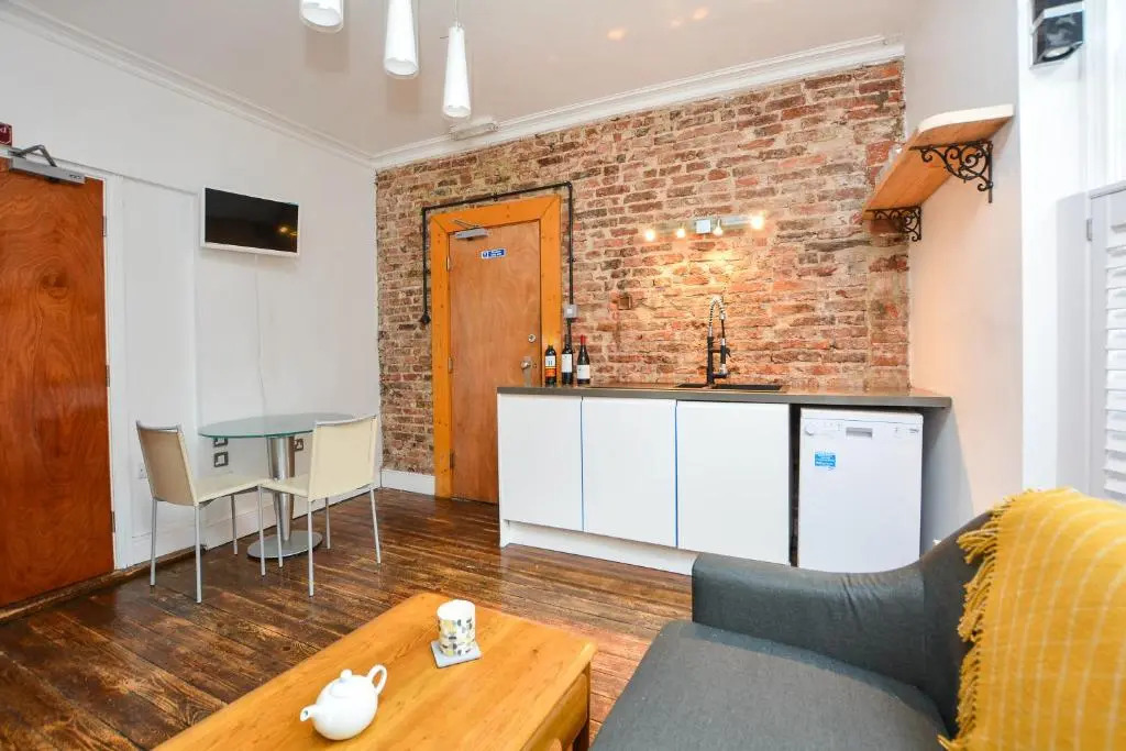 Al-Fresco Apartment - 1 FREE PRIVATE PARKING SPACE - 60 SECOND WALK 2 MINSTER!