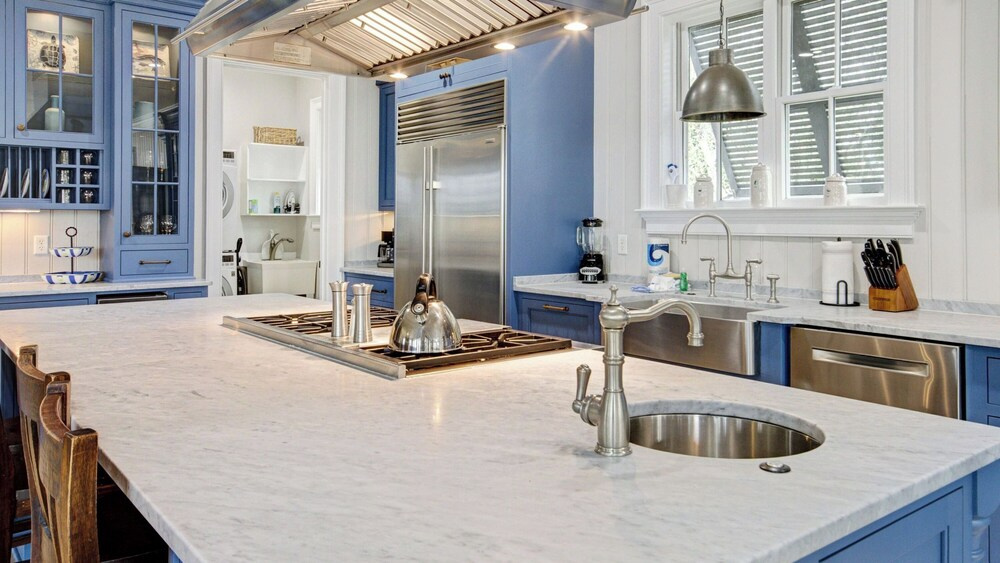Steps to the Beach! Pool, Gym, Game Room, Movie Theater 3301 Palm by Avantstay