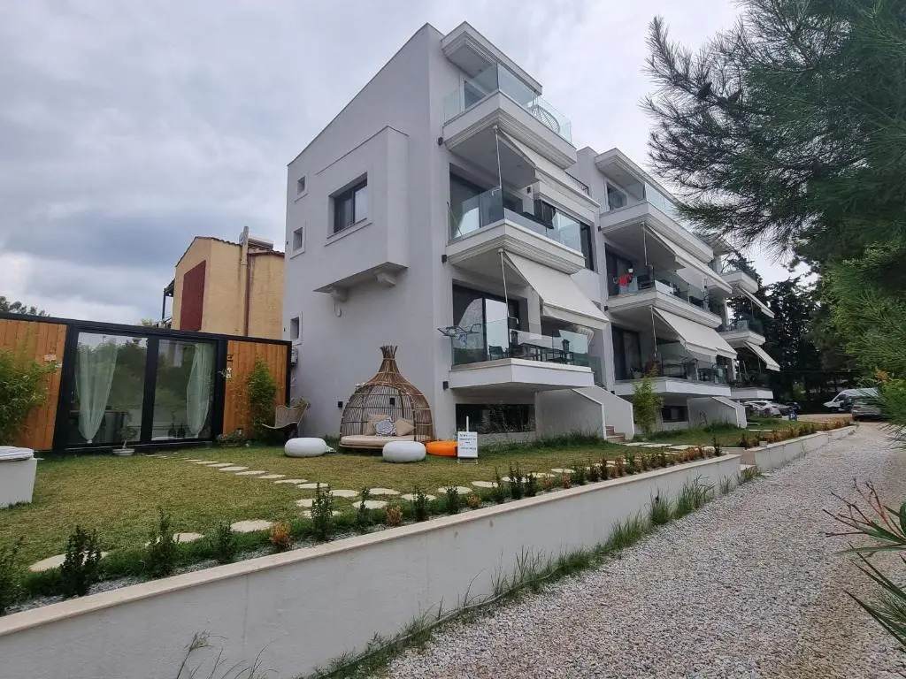 Ikies suties 3 luxury apartements by the sea