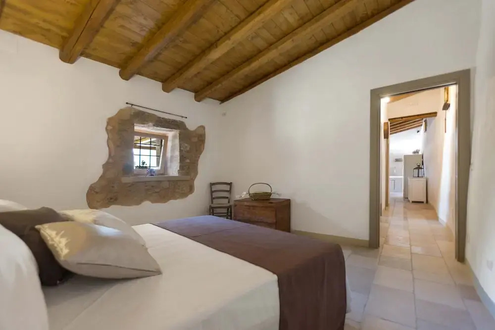 2474 Villa Vanda