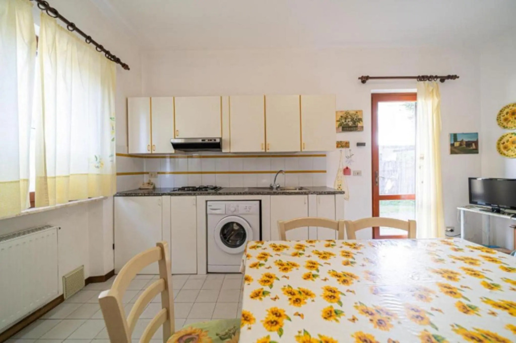 Girasoli in the center of Marina di Campo with private parking and outdoor space-I GIRASOLI