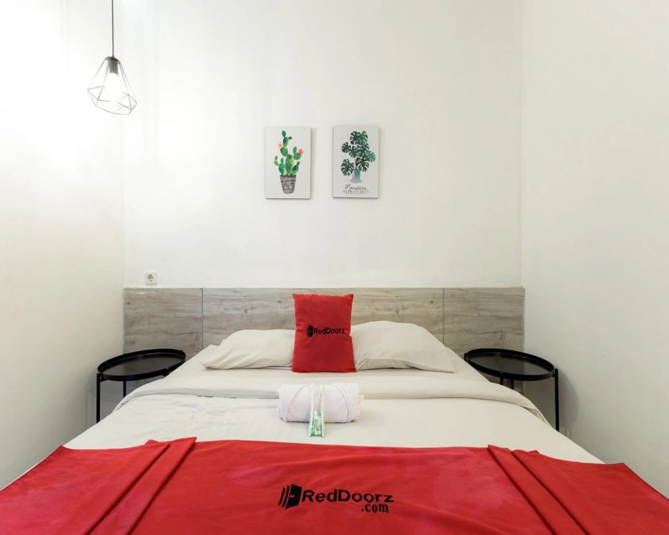 RedDoorz Near Mangga Dua Mall
