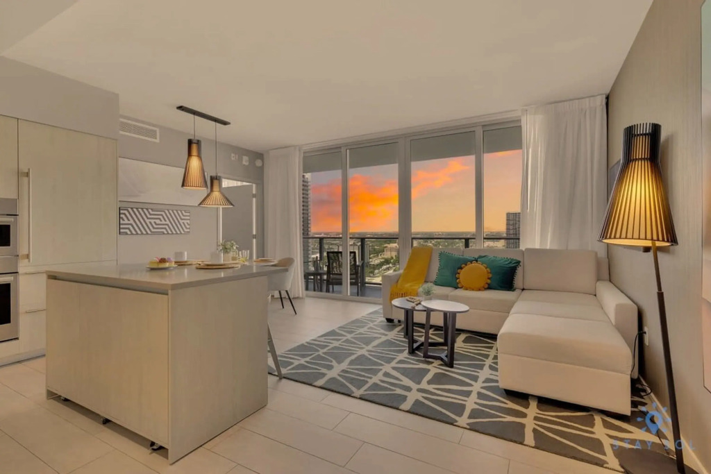 Bayview Luxury 3BR Condo Stunning Amenities