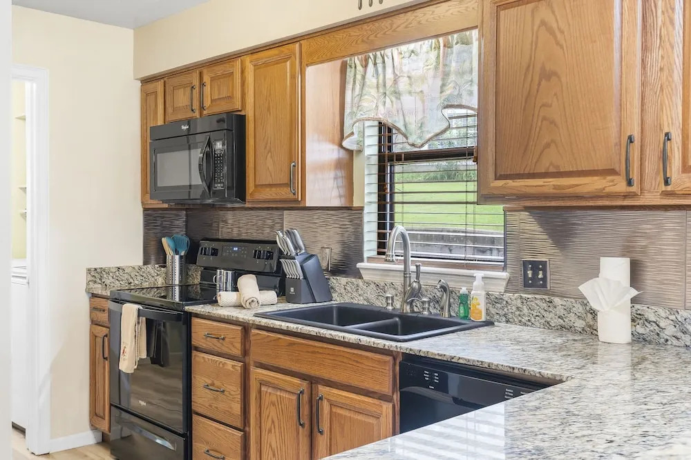 Parview Paradise - A Golfers Dream - 2 BDR Condo in Pointe Royale