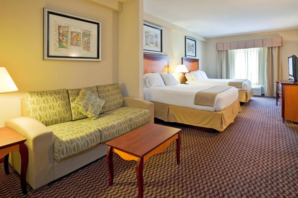 Holiday Inn Express Hotel & Suites Birmingham - Inverness 280 by IHG