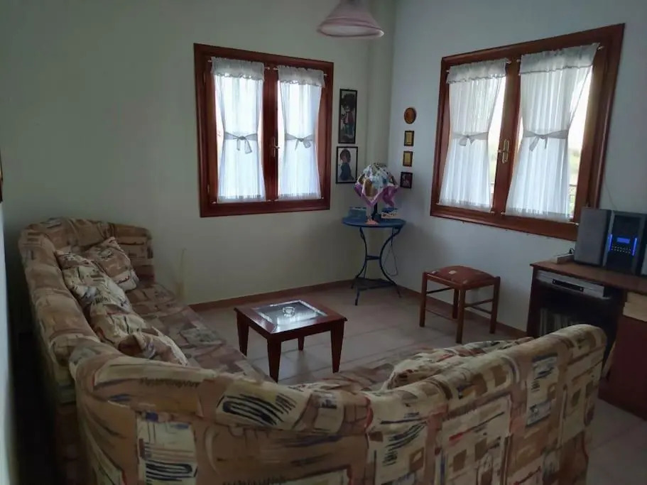 Villa Litsa! Quiet place, beautiful garden, near beach!