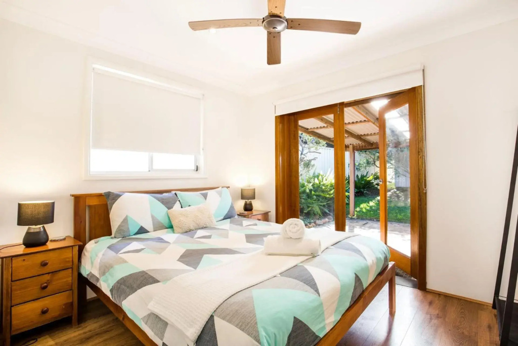 Sunbaker Beach House - 4 Mins to Beach - Pet Friendly with Fire Pit