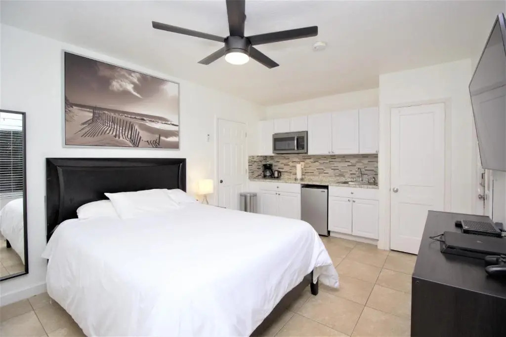 Tropical Getaway Studio-628B