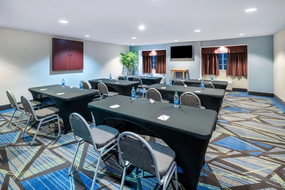 Microtel Inn & Suites Columbus North
