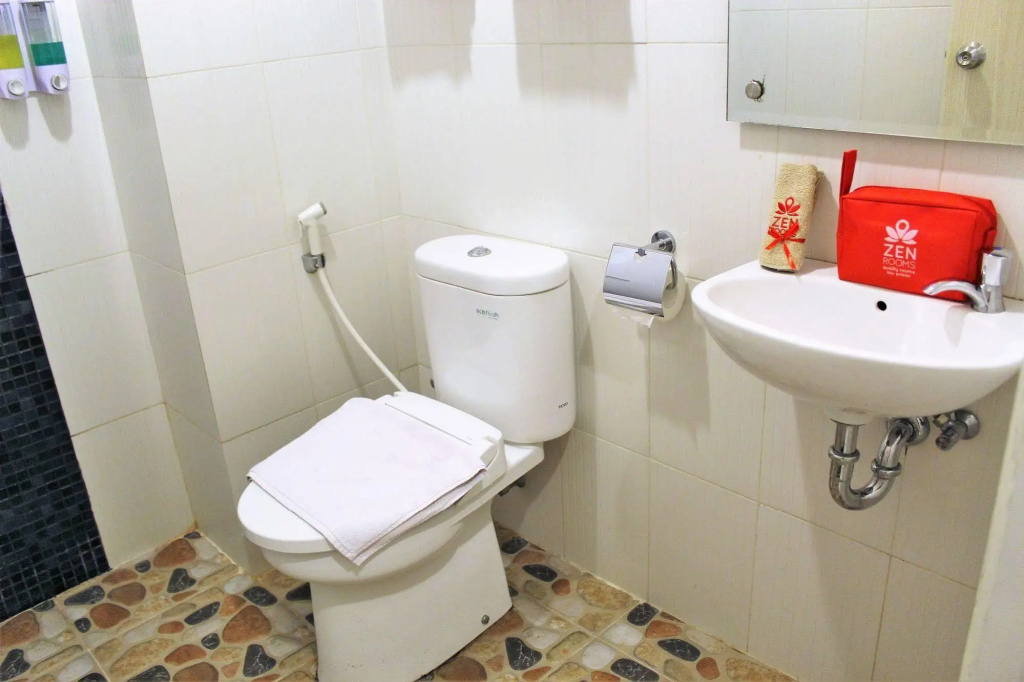 ZEN Rooms Pasar Ikan Losari