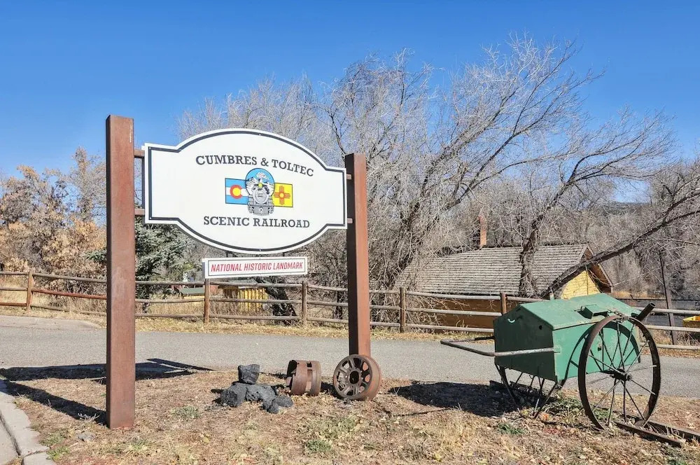 Single Tree Cottage - Walk to Downtown Chama!