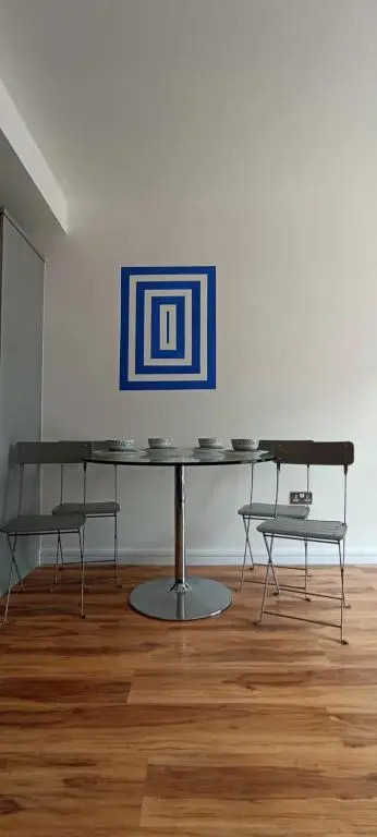 Blue Escape--Lovely 2beds 1bath with free parking