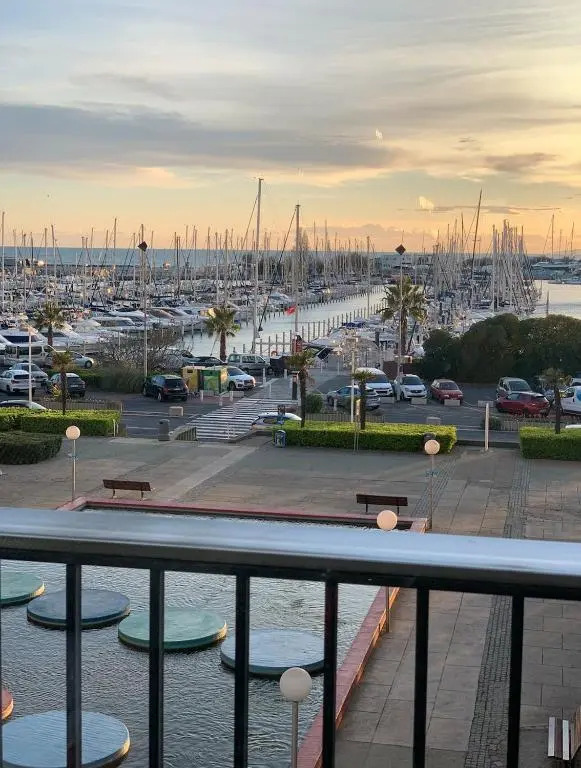 Appartement vue port et accès direct mer, centre ville de la Grande Motte prés de Montpellier