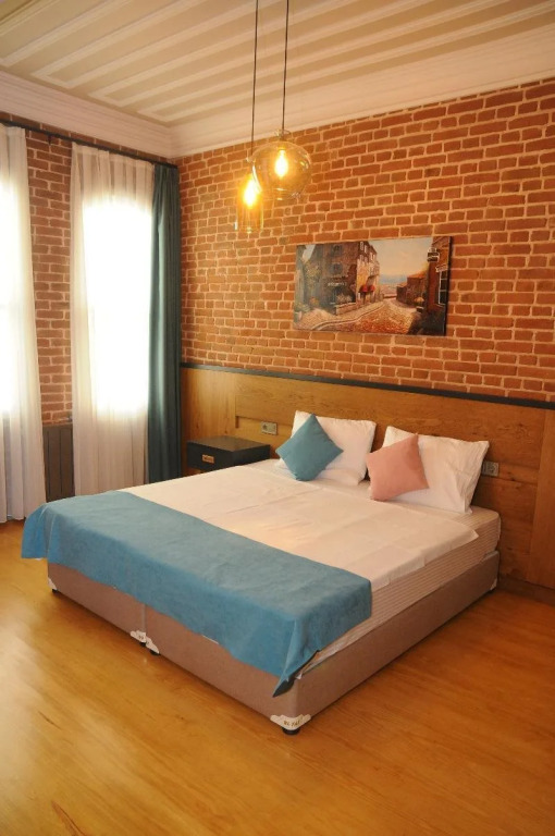 El Gusto Hotel