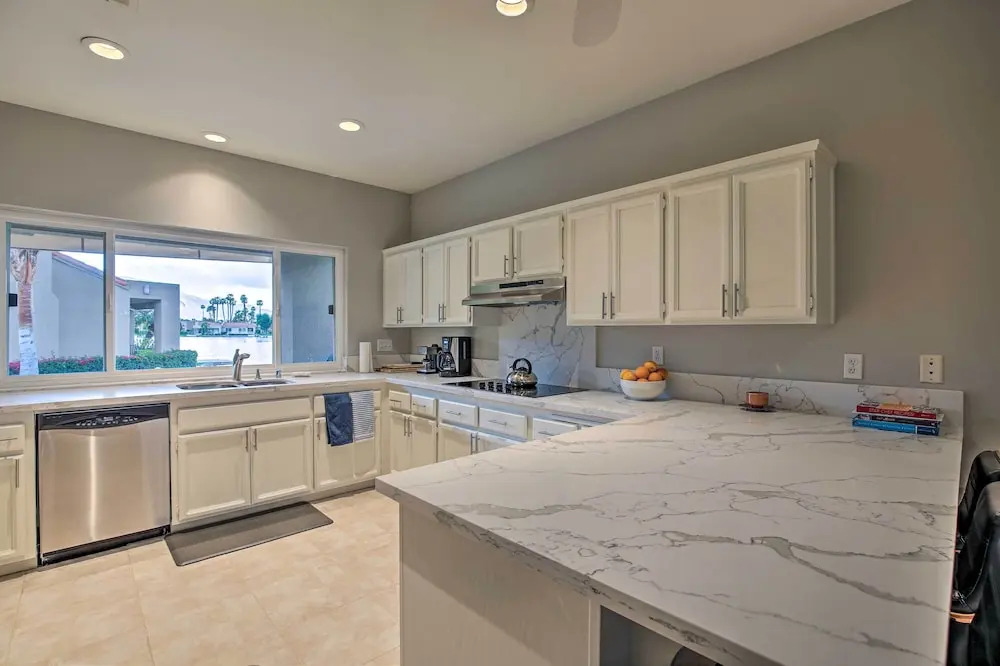 Rancho Mirage Condo w/ Mtn Views + Pool Access