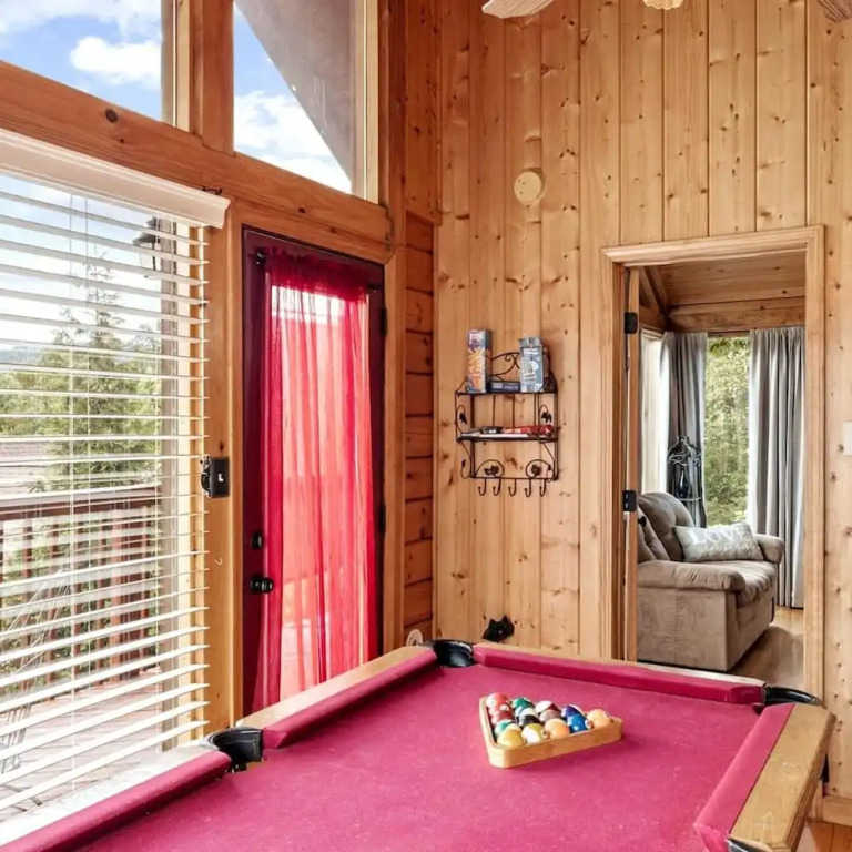 Views I Mins to Dollywood I Hot tub I Pool Table
