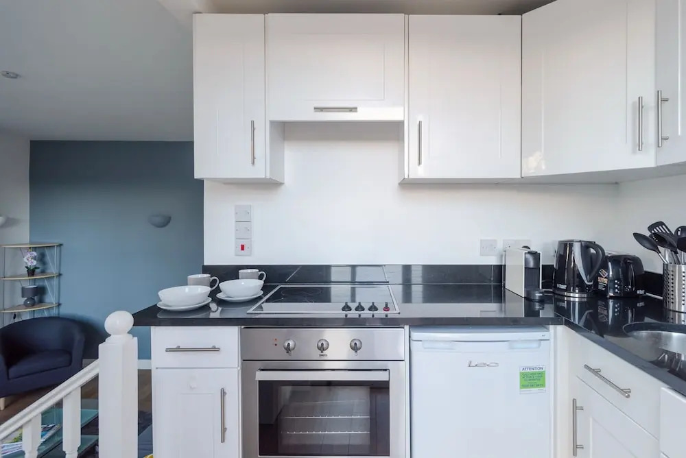 Bright 2BR Flat With Terrace Near Earls Court st