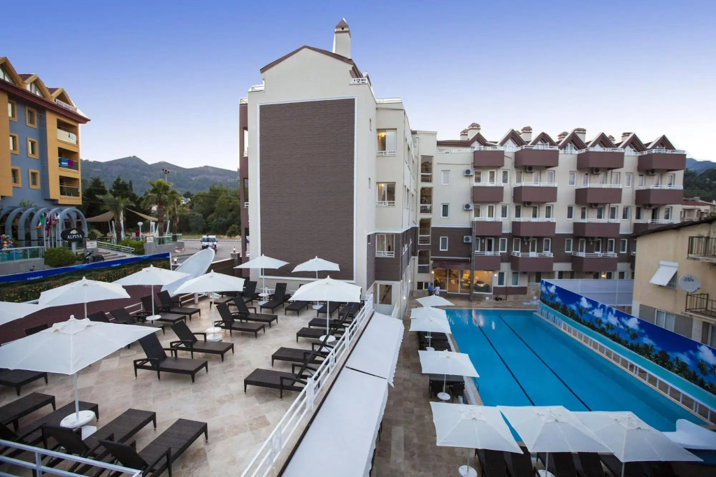 Comet De Luxe Hotel