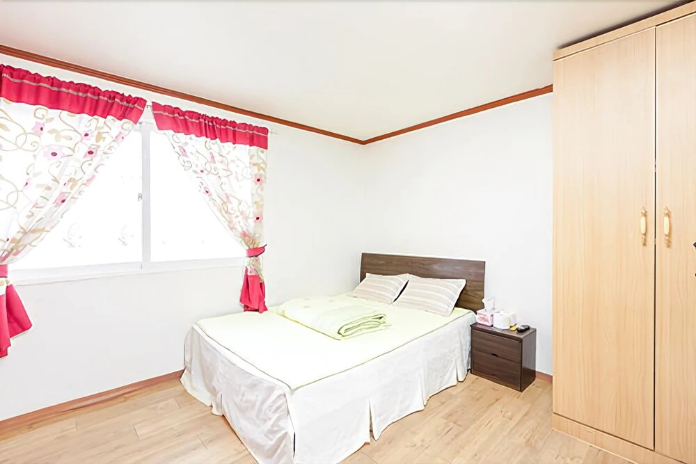 Hoengseong White House Pension