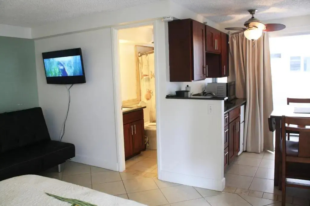Renovated Private Kuhio Village 708A Studio - 2 min Walk 2 the Beach