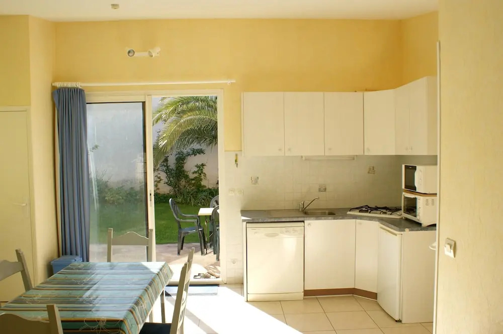 House With one Bedroom in Agde, With Pool Access, Enclosed Garden and