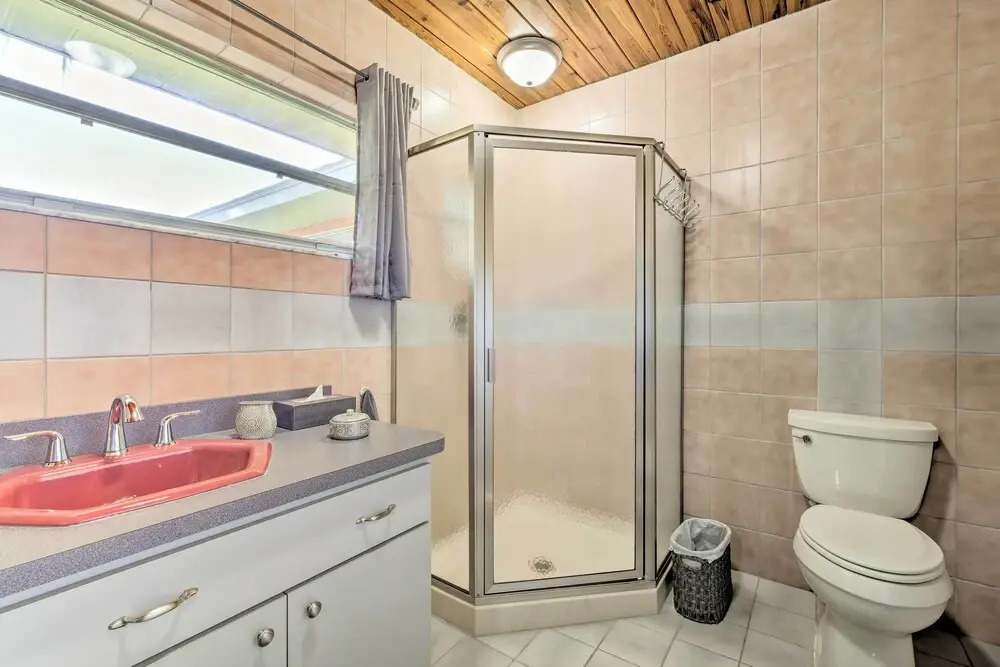 Rainbow River Oasis w/ Kayaks + Furnished Sunroom!