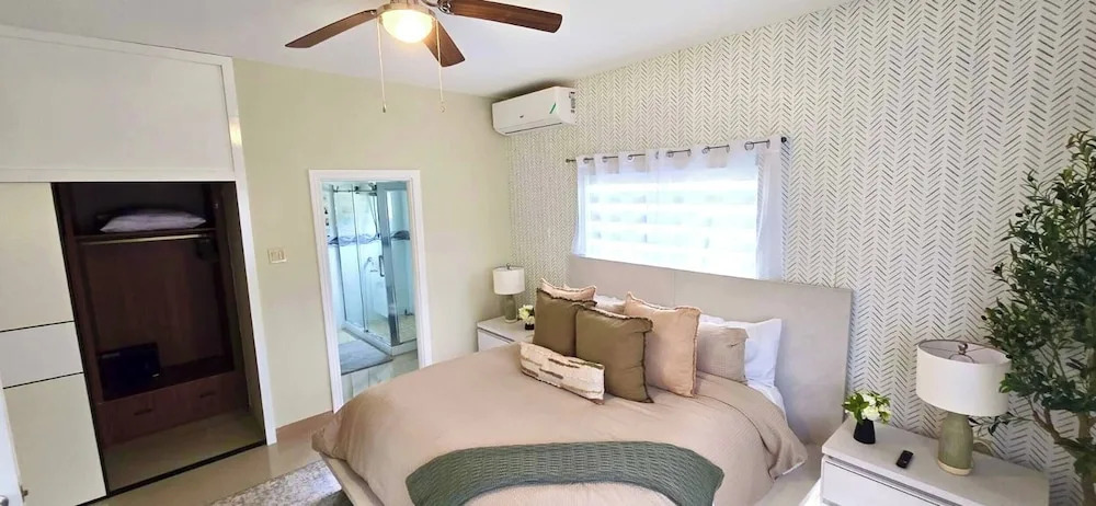 Island VYB Luxe Villa Ochi Rios With SOLAR system