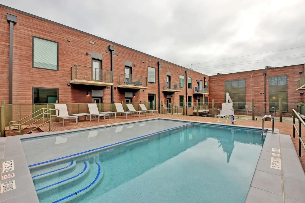 East-Side Urban Retreat Unit 263 - 2 Br Condo