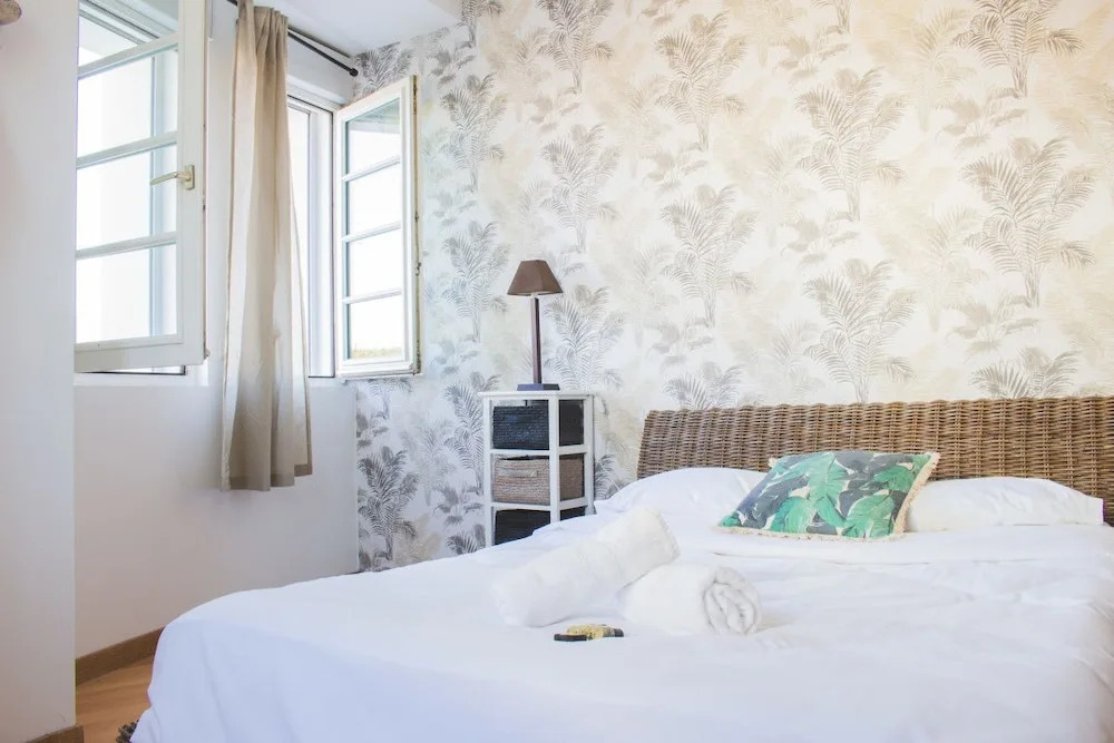 Large Apartment Saint Martin District